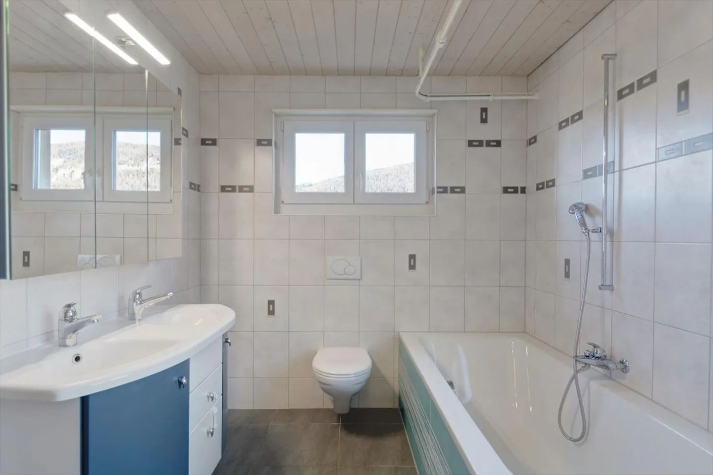 Reconvilier, villa de 4.5pces avec atelier et 3 garages - Photo 10 sur 13