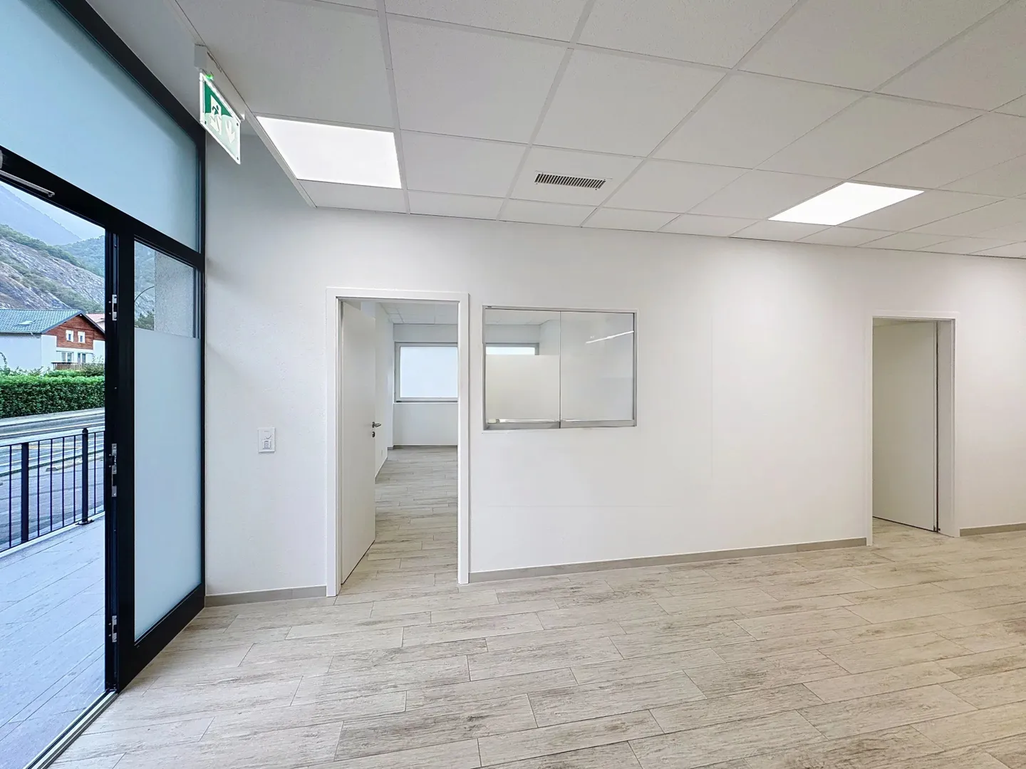 Espace Commercial Spacieux à Ardon - Photo 2 sur 10