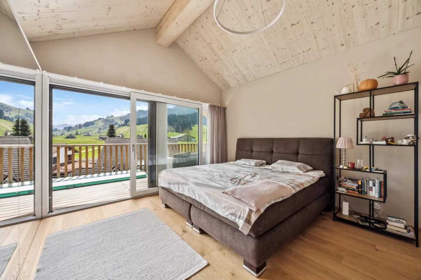 Newly built, spacious oasis of tranquility over two floors - Photo 6 of 10