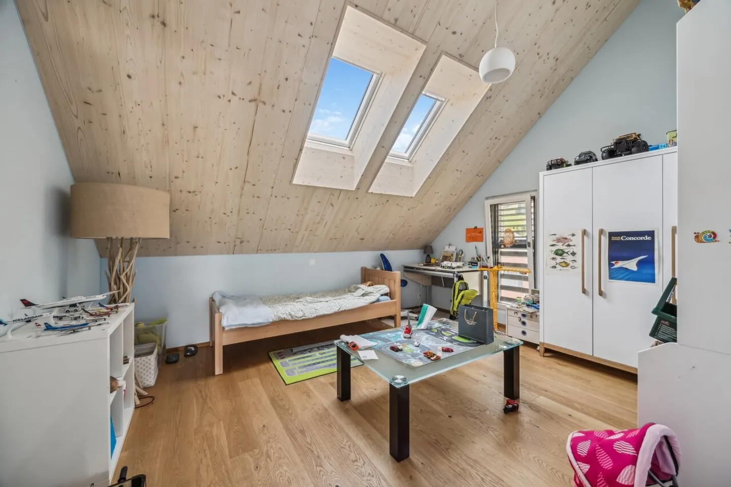 Newly built, spacious oasis of tranquility over two floors - Photo 7 of 10