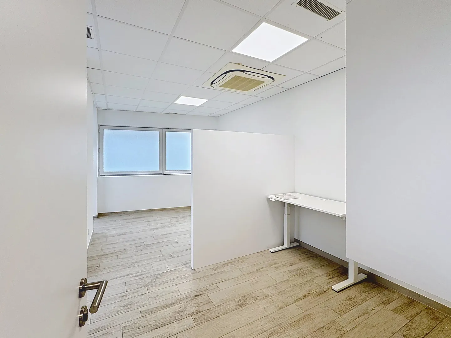 Espace Commercial Spacieux à Ardon - Photo 3 sur 10