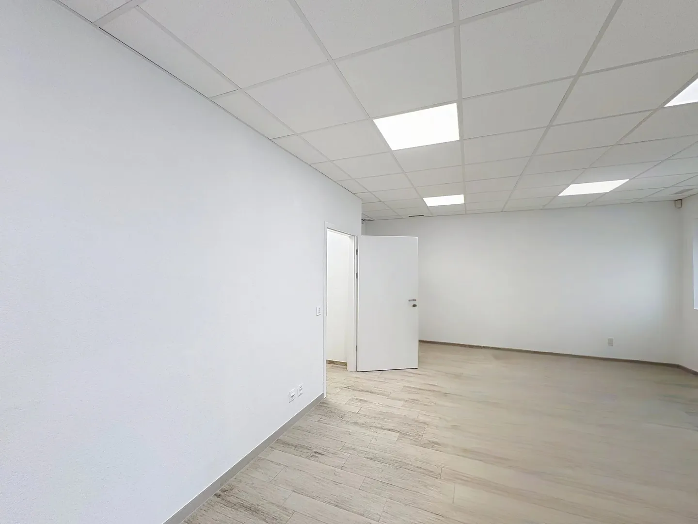 Espace Commercial Spacieux à Ardon - Photo 6 sur 10