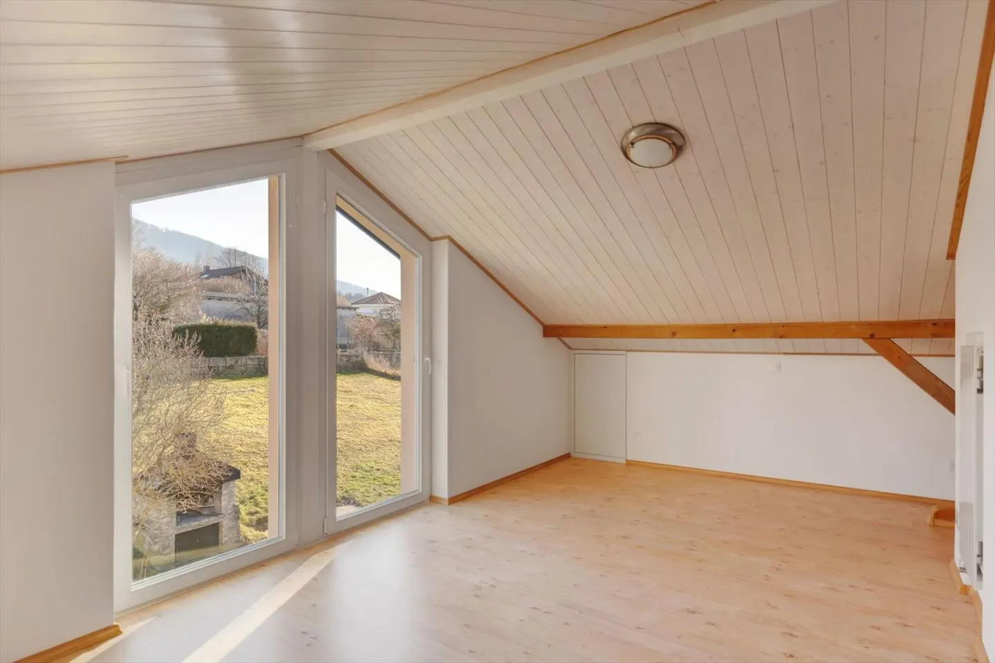 Reconvilier, villa de 4.5pces avec atelier et 3 garages - Photo 12 sur 13