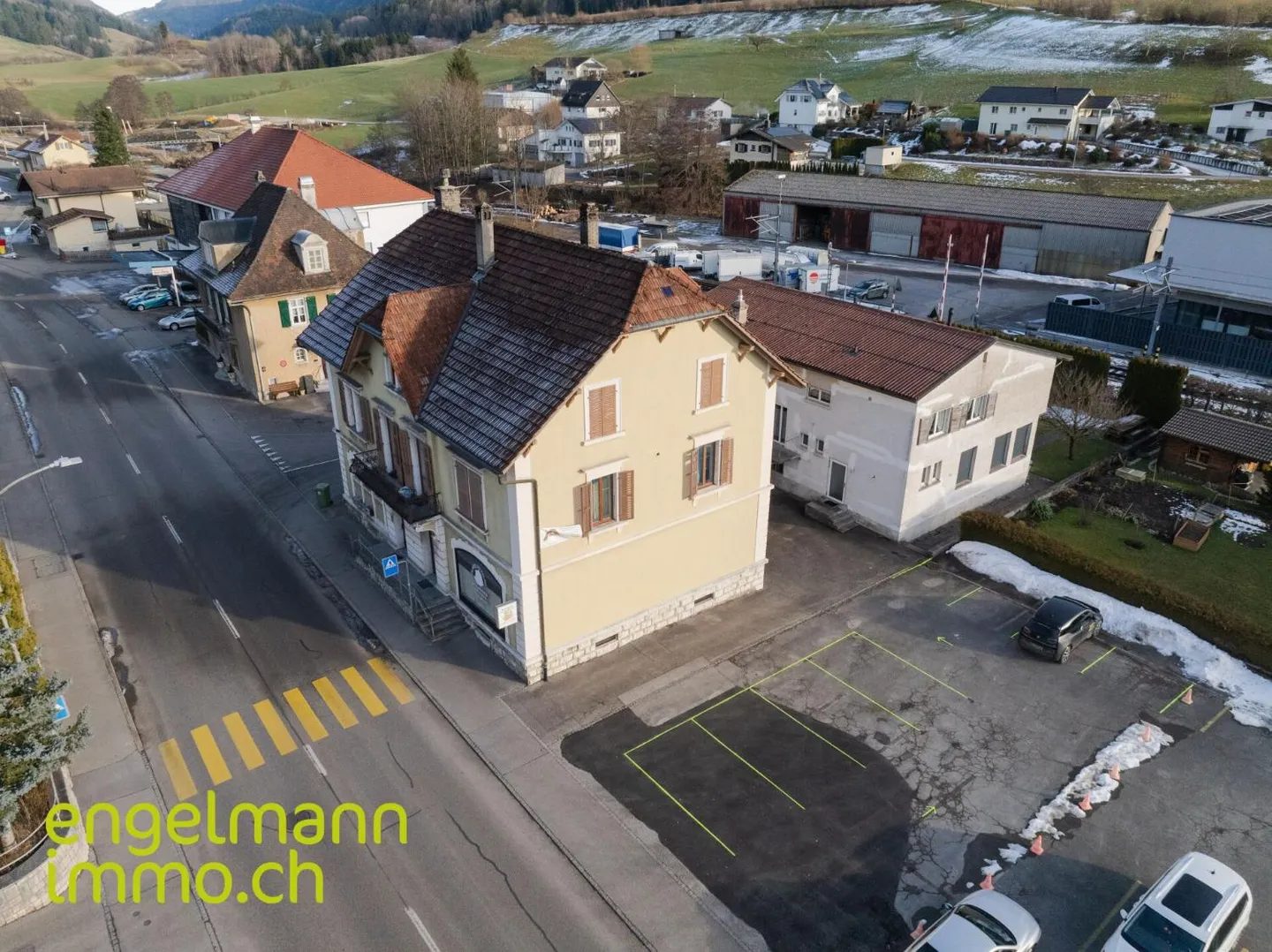 Immeubles résidentiels et commerciaux - Photo 2 sur 13