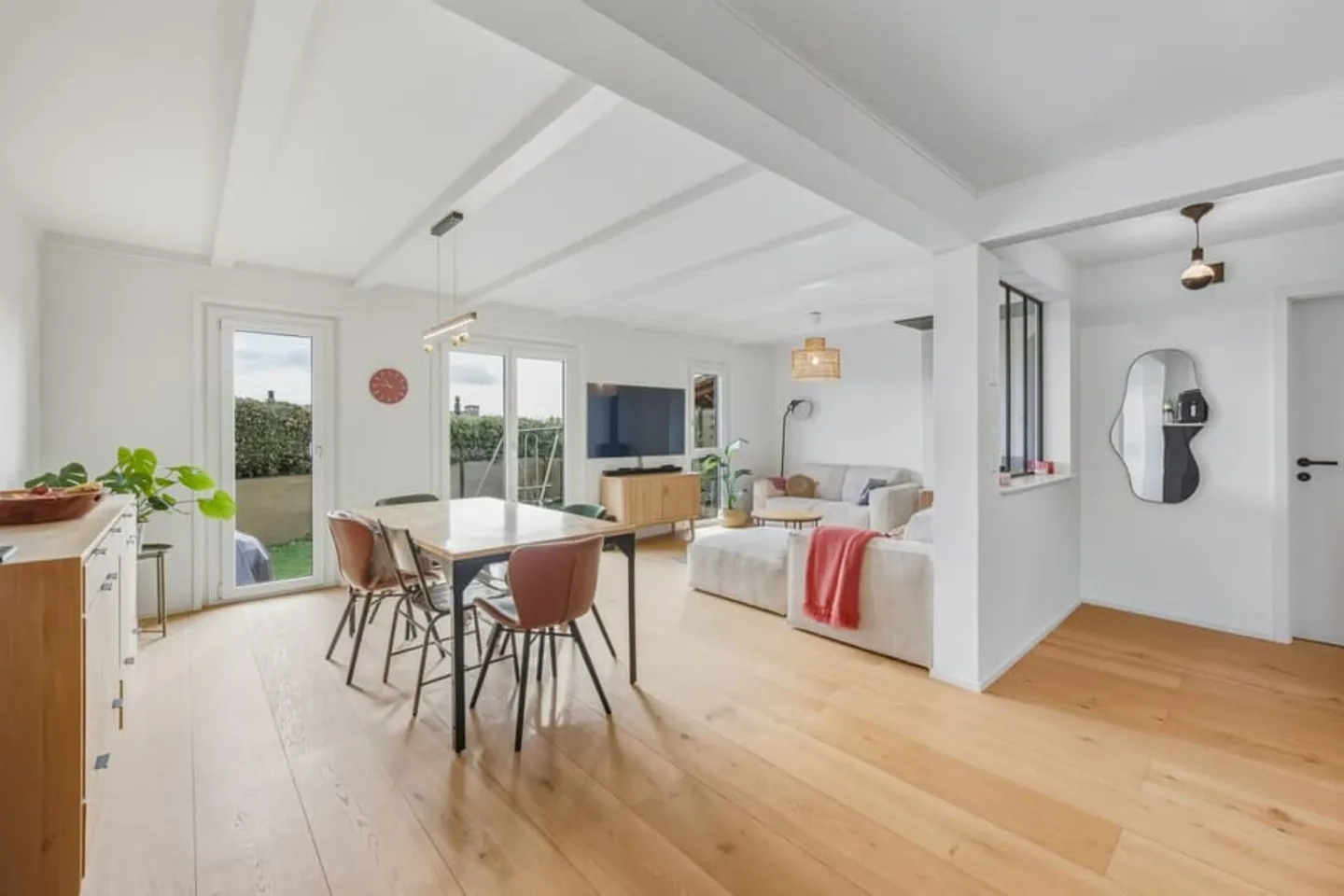 Semi-Detached Villa Fully Renovated in Orbe - Photo 2 of 11