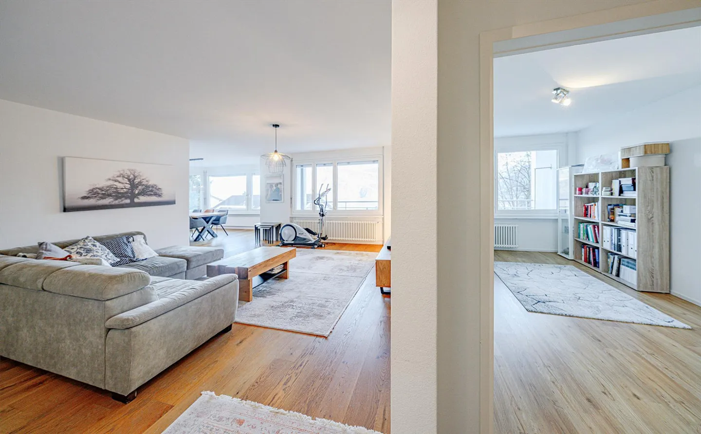 ATTRACTIVE LAKE VIEW APARTMENT - Photo 4 of 5