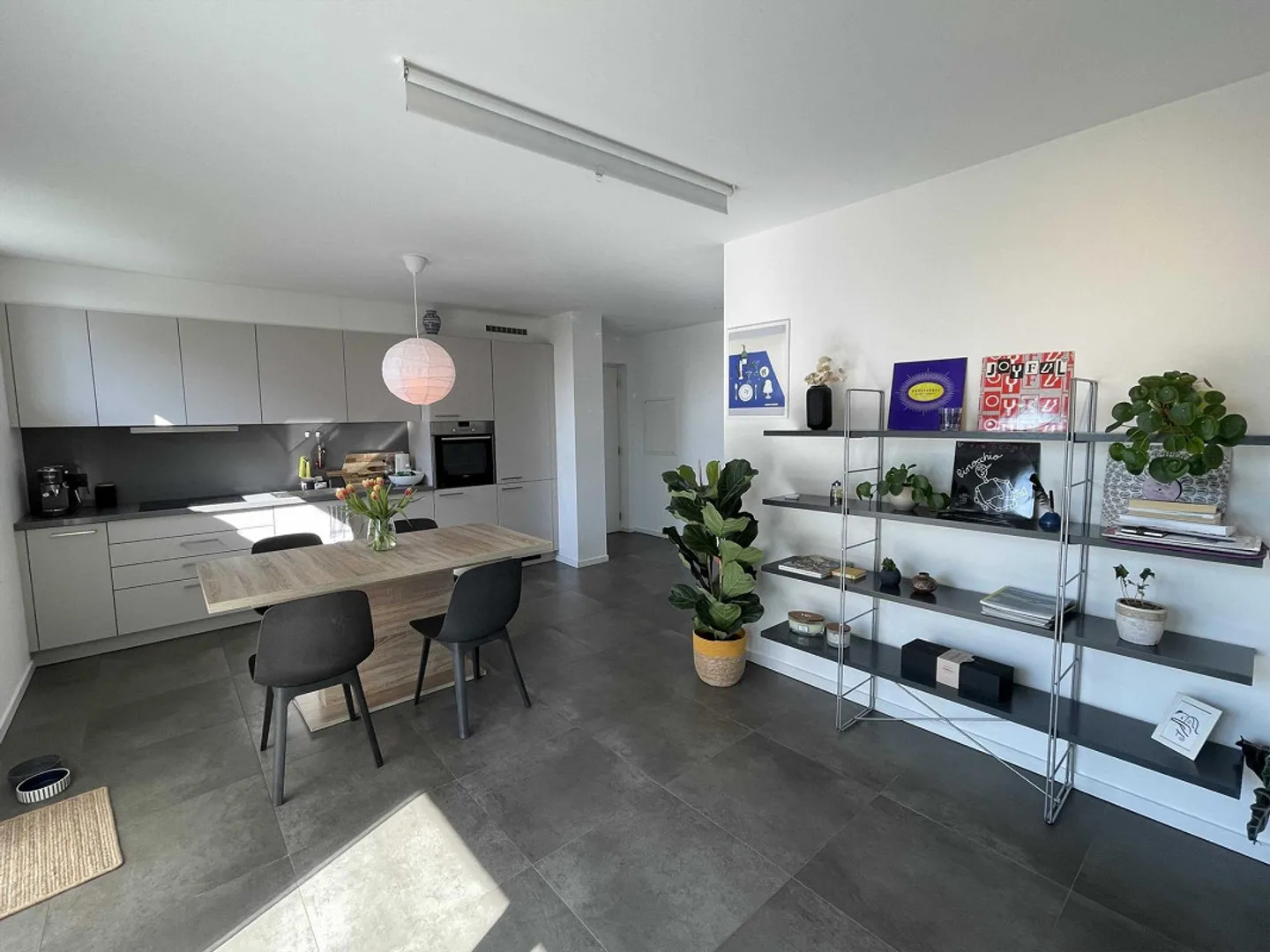 Appartement intéressant 3,5 pièces avec jardin et deux places de parking - Photo 3 sur 11