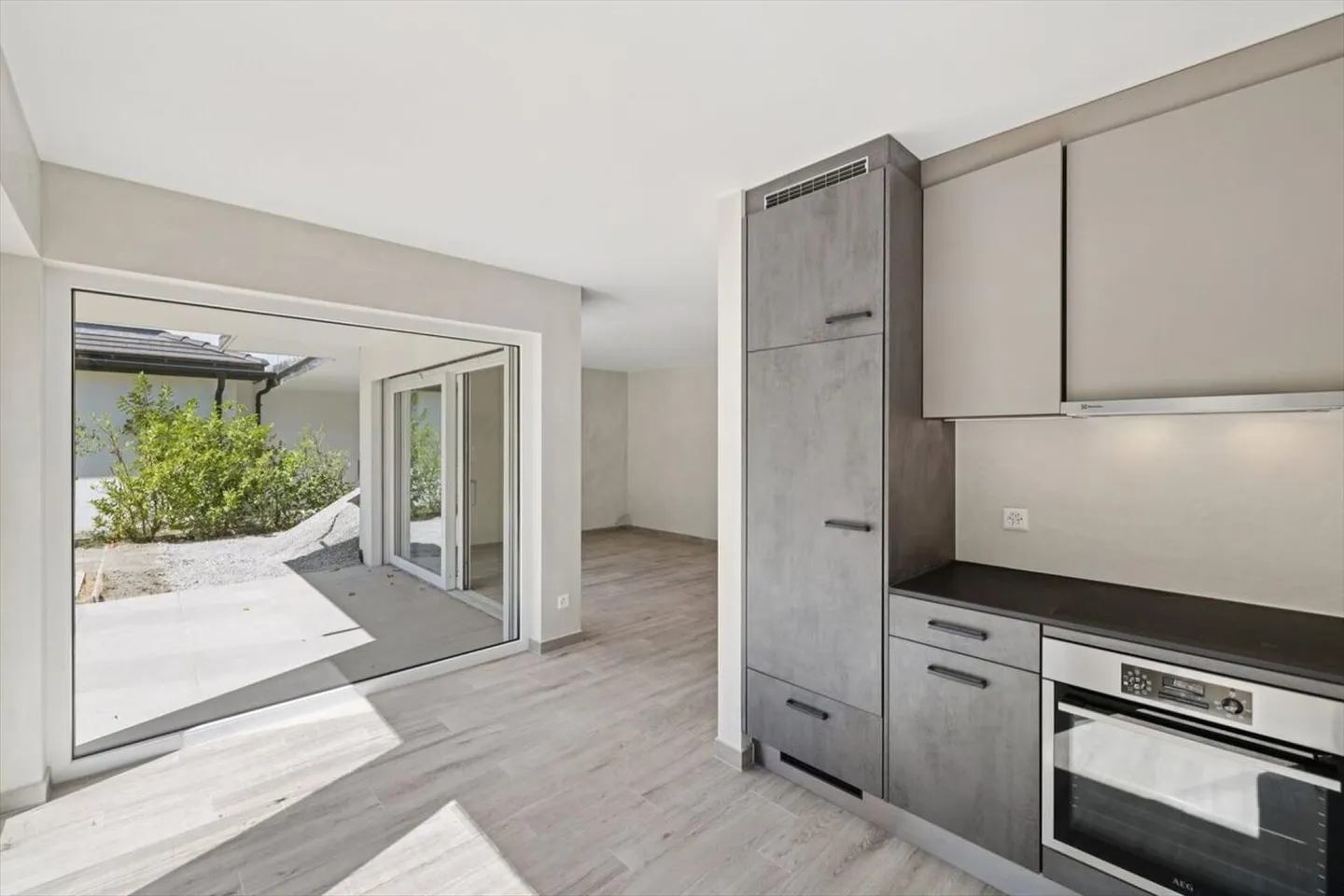 Nuovo appartamento di 2,5 stanze con bellissimi esterni - Foto 3 di 9