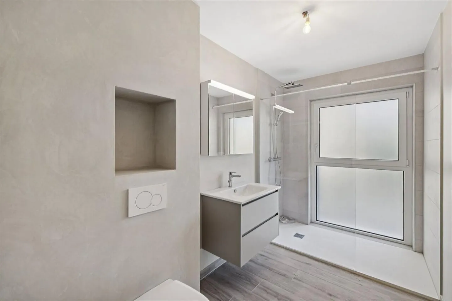 Nuovo appartamento di 2,5 stanze con bellissimi esterni - Foto 8 di 9