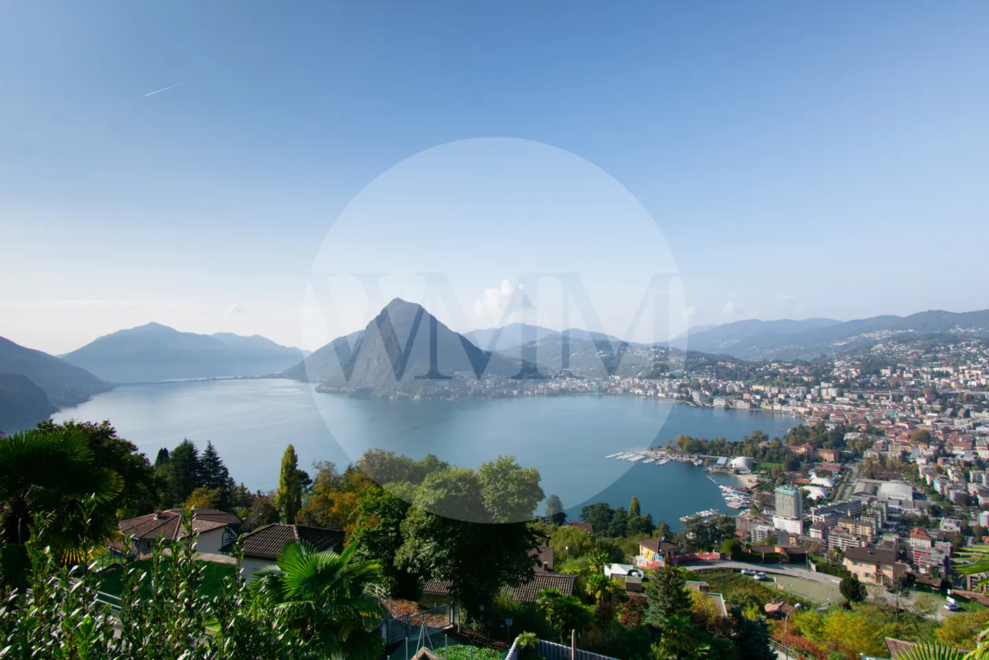 VILLA LUXUEUSE AVEC VUE IMPRENABLE SUR LE LAC - Photo 1 sur 2