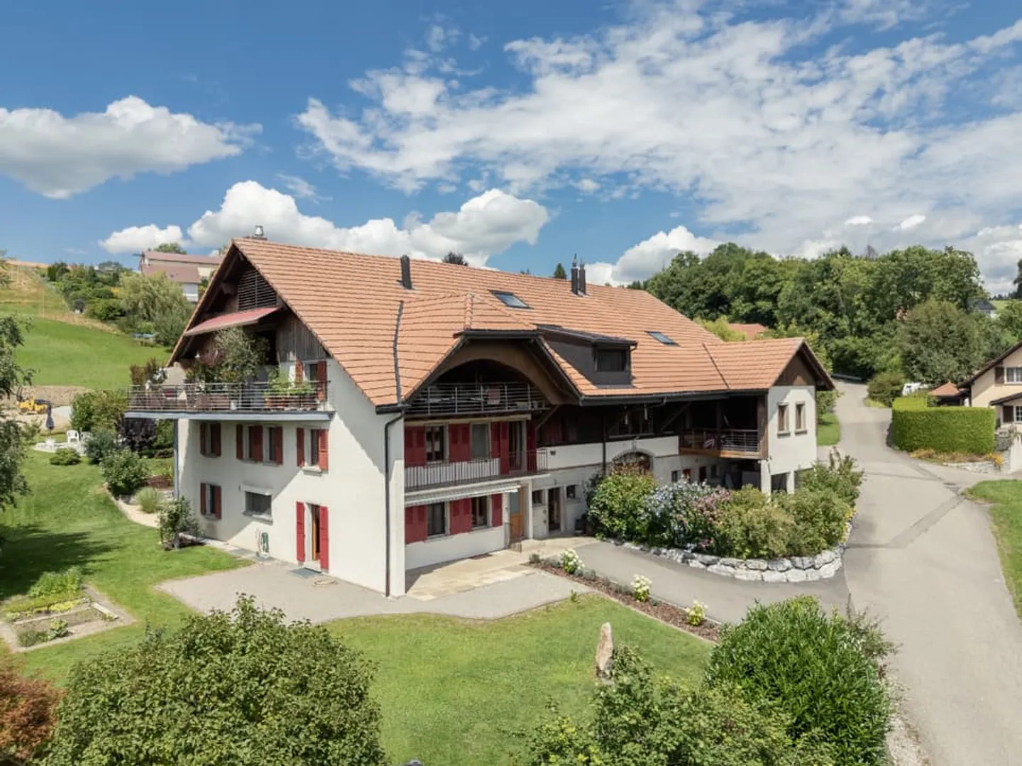 Appartamento duplex con ampi spazi esterni e al confine di un'area agricola - Foto 2 di 8