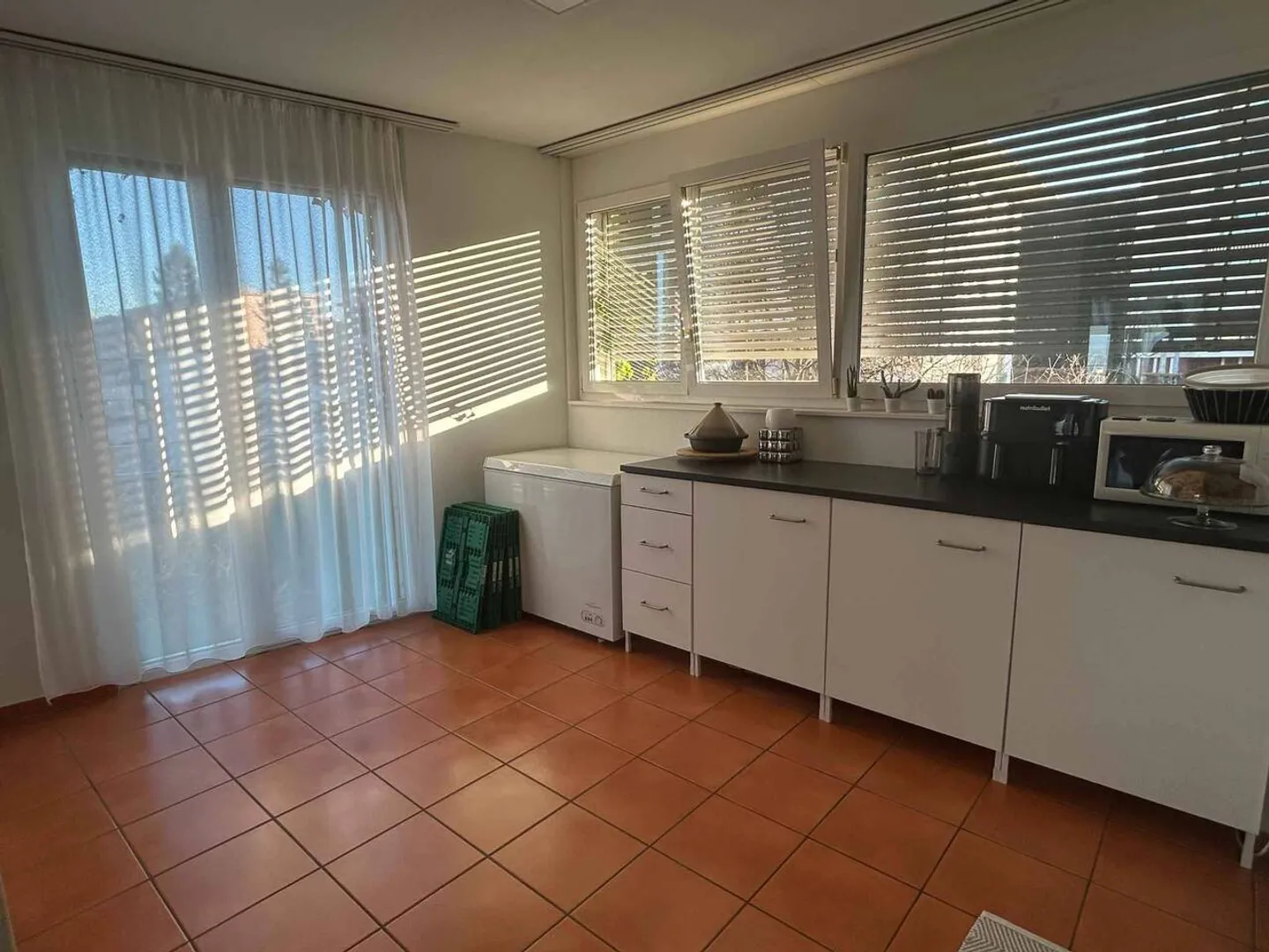 Magnifico appartamento di 4,5 stanze al 2° piano con vista sul lago - Foto 3 di 7