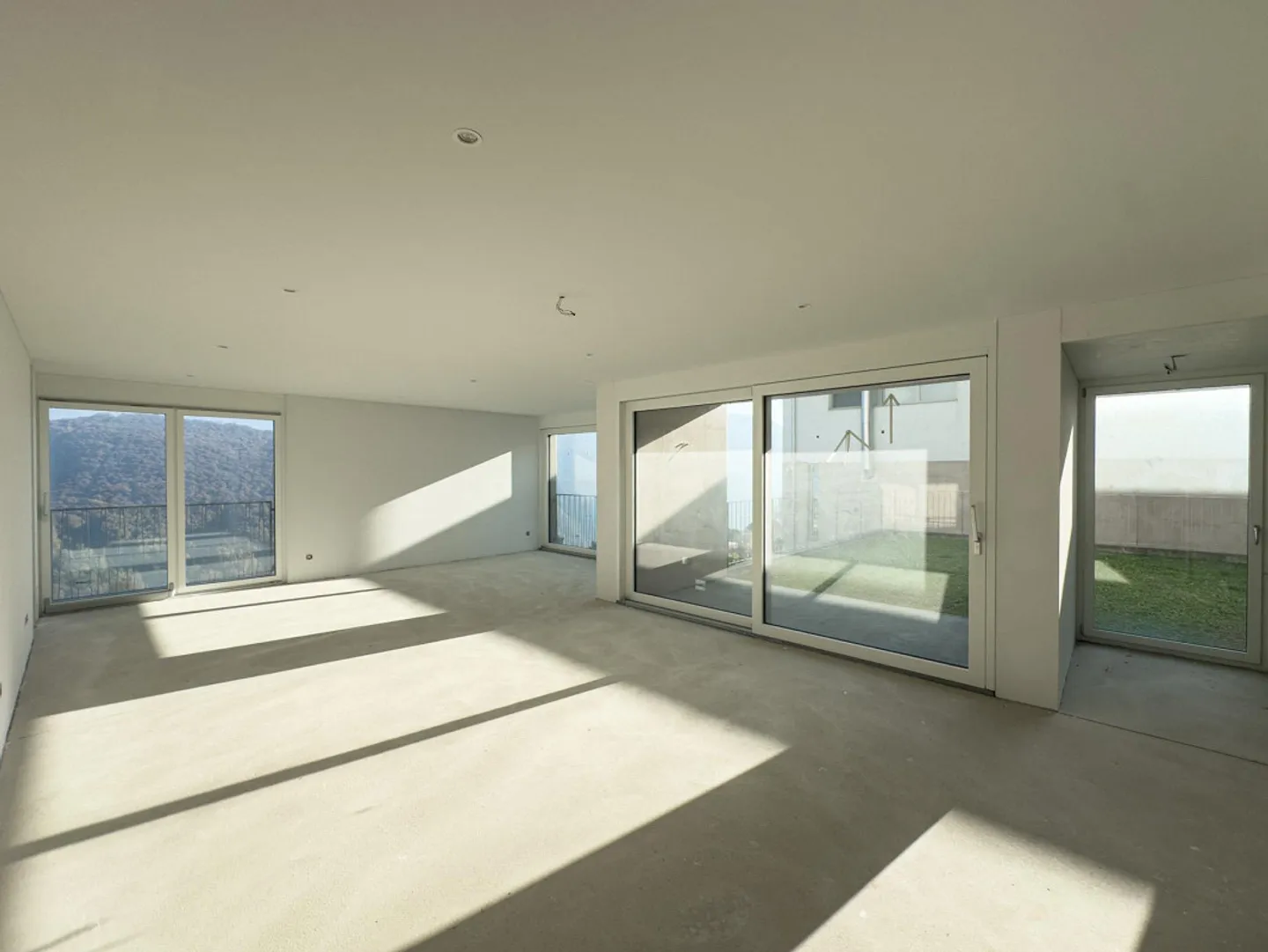 Villa with garden in Agra - Photo 2 of 12