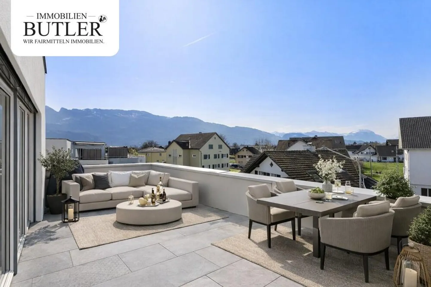 Attico con vista panoramica e ampia terrazza - Foto 1 di 6