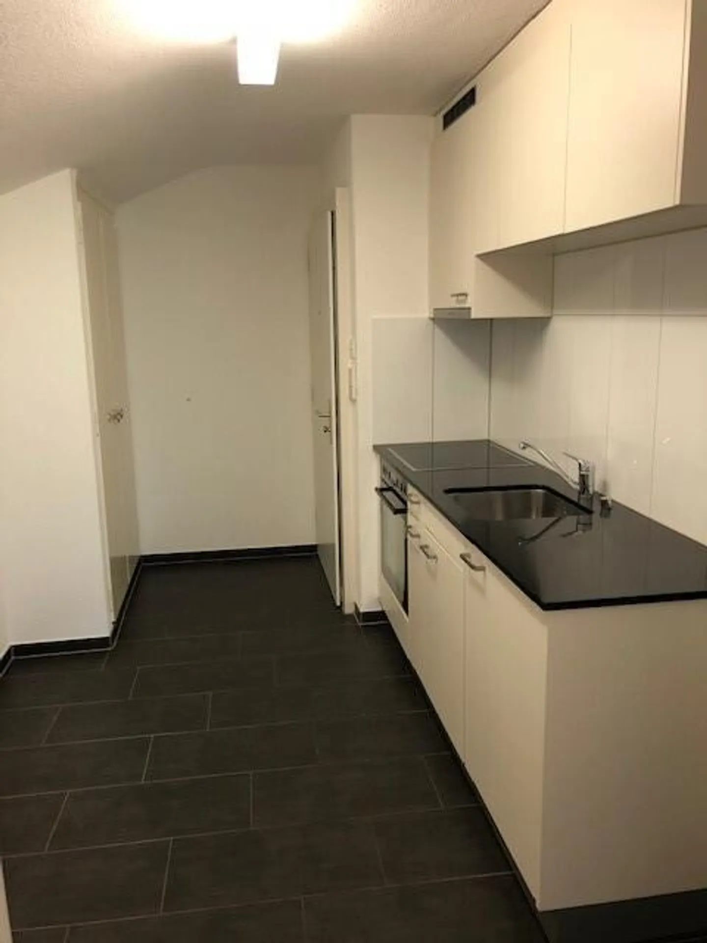 Appartamento attico conveniente e accogliente con vista sul lago! - Foto 3 di 5