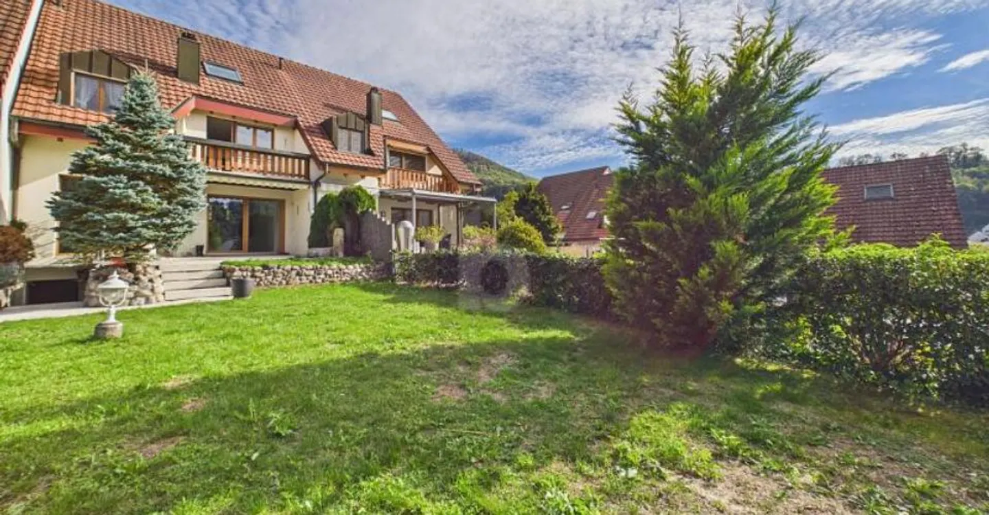 MIT CHARME, GARAGE UND EINEM GARTEN ZUM VERLIEBEN - Photo 1 of 6