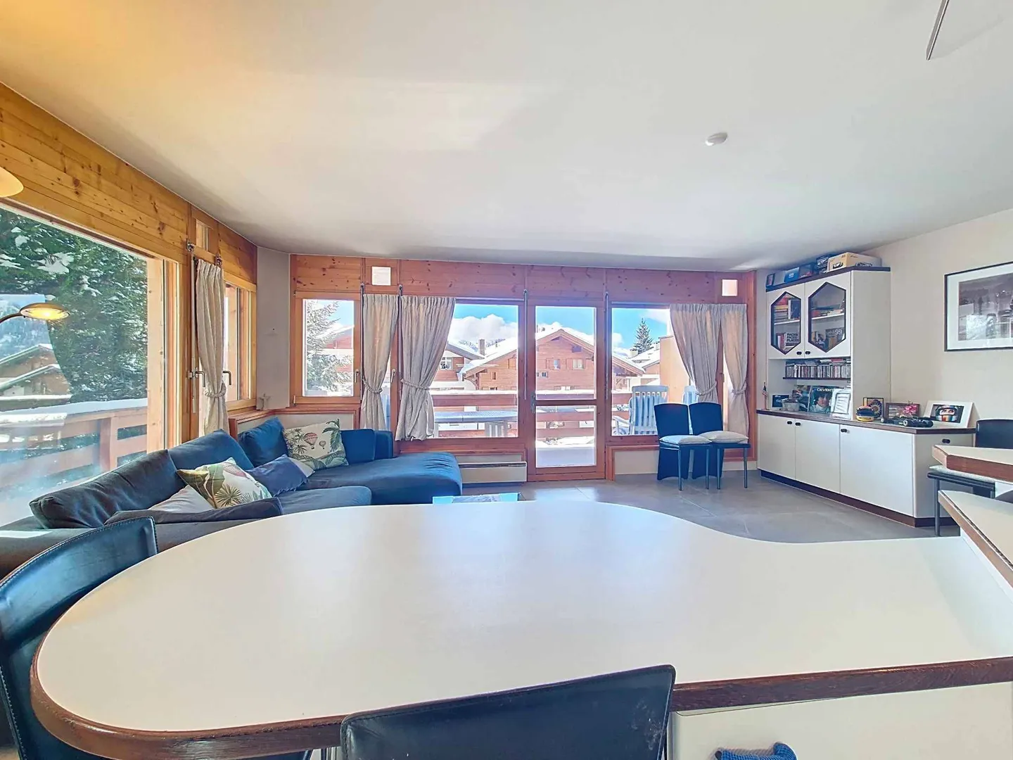 SCHÖNE 3-ZIMMER-WOHNUNG 100 M2 - ZENTRAL UND RUHIG - Foto 2 von 12