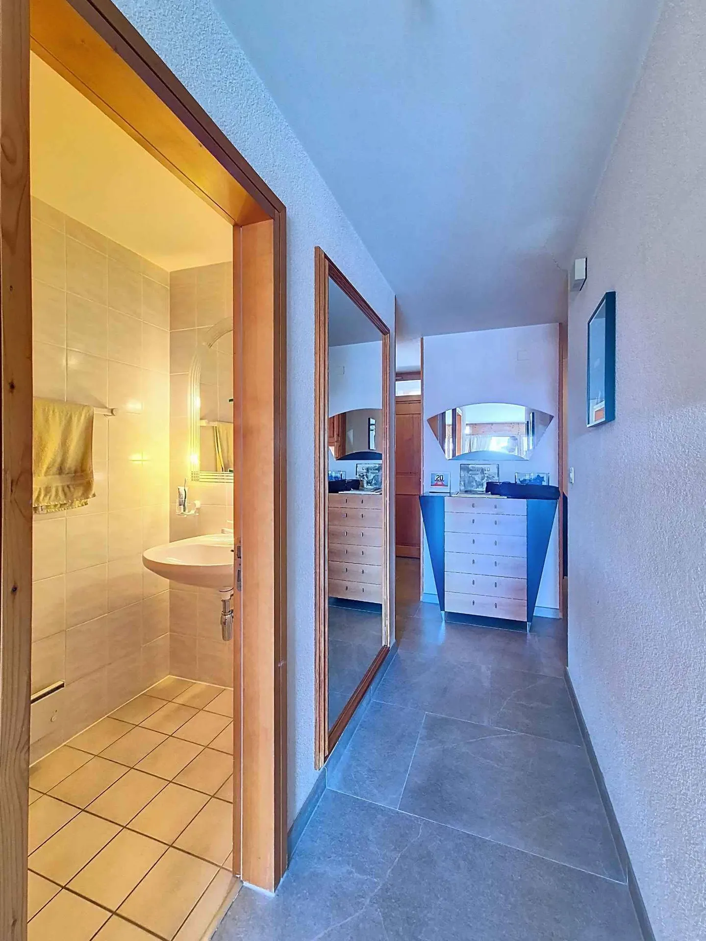 SCHÖNE 3-ZIMMER-WOHNUNG 100 M2 - ZENTRAL UND RUHIG - Foto 6 von 12