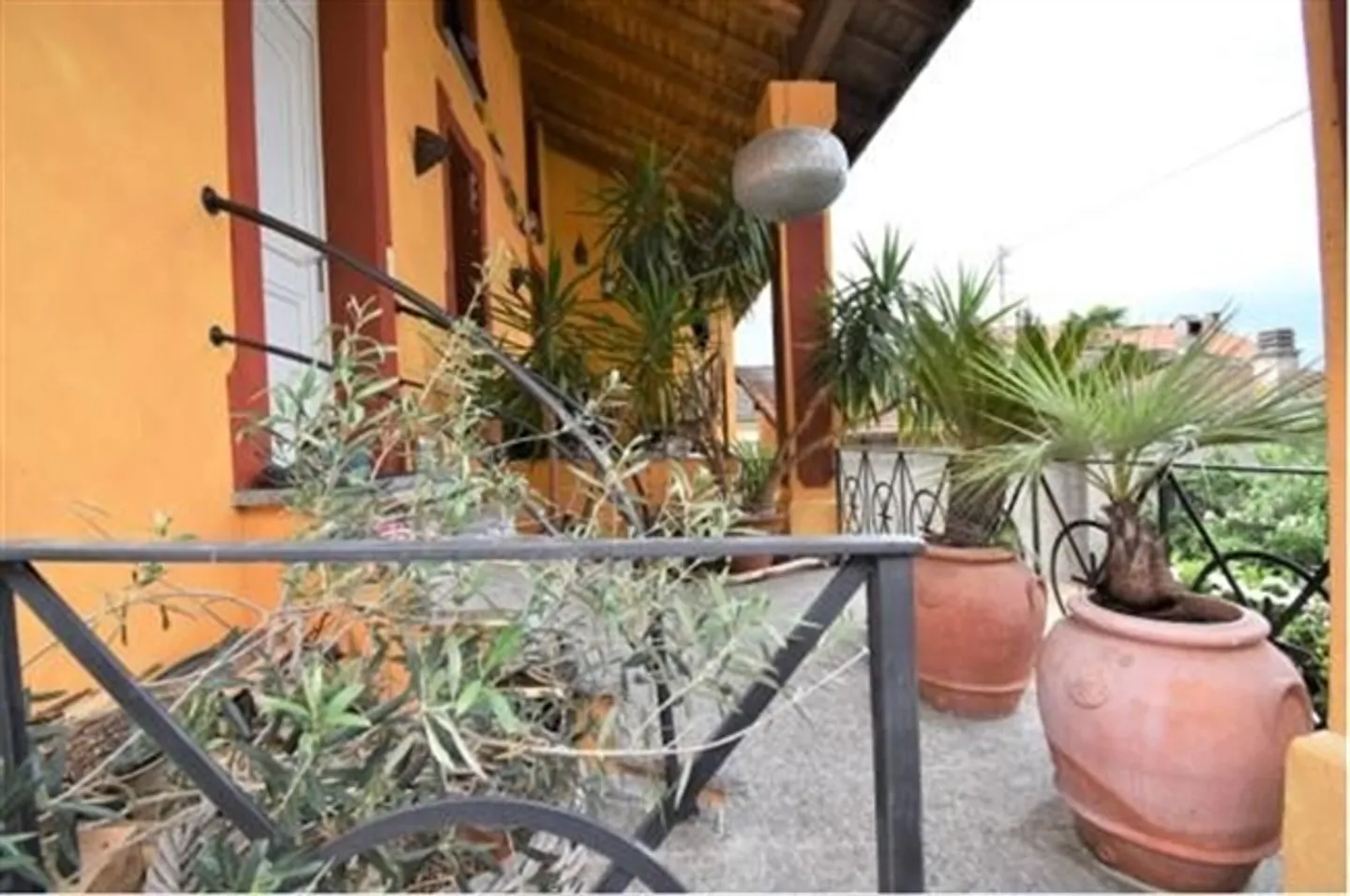 Charming House in the Old Town with Three Apartments and Garden - Photo 17 of 20