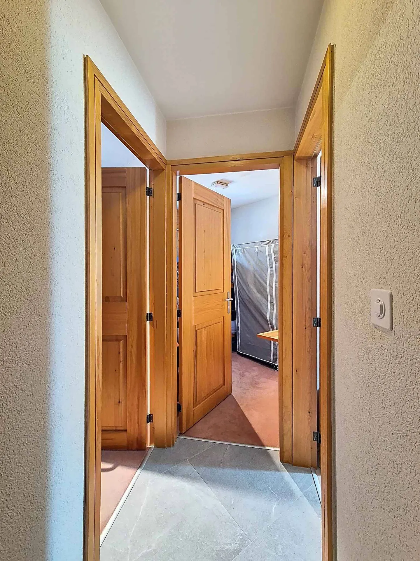 SCHÖNE 3-ZIMMER-WOHNUNG 100 M2 - ZENTRAL UND RUHIG - Foto 8 von 12