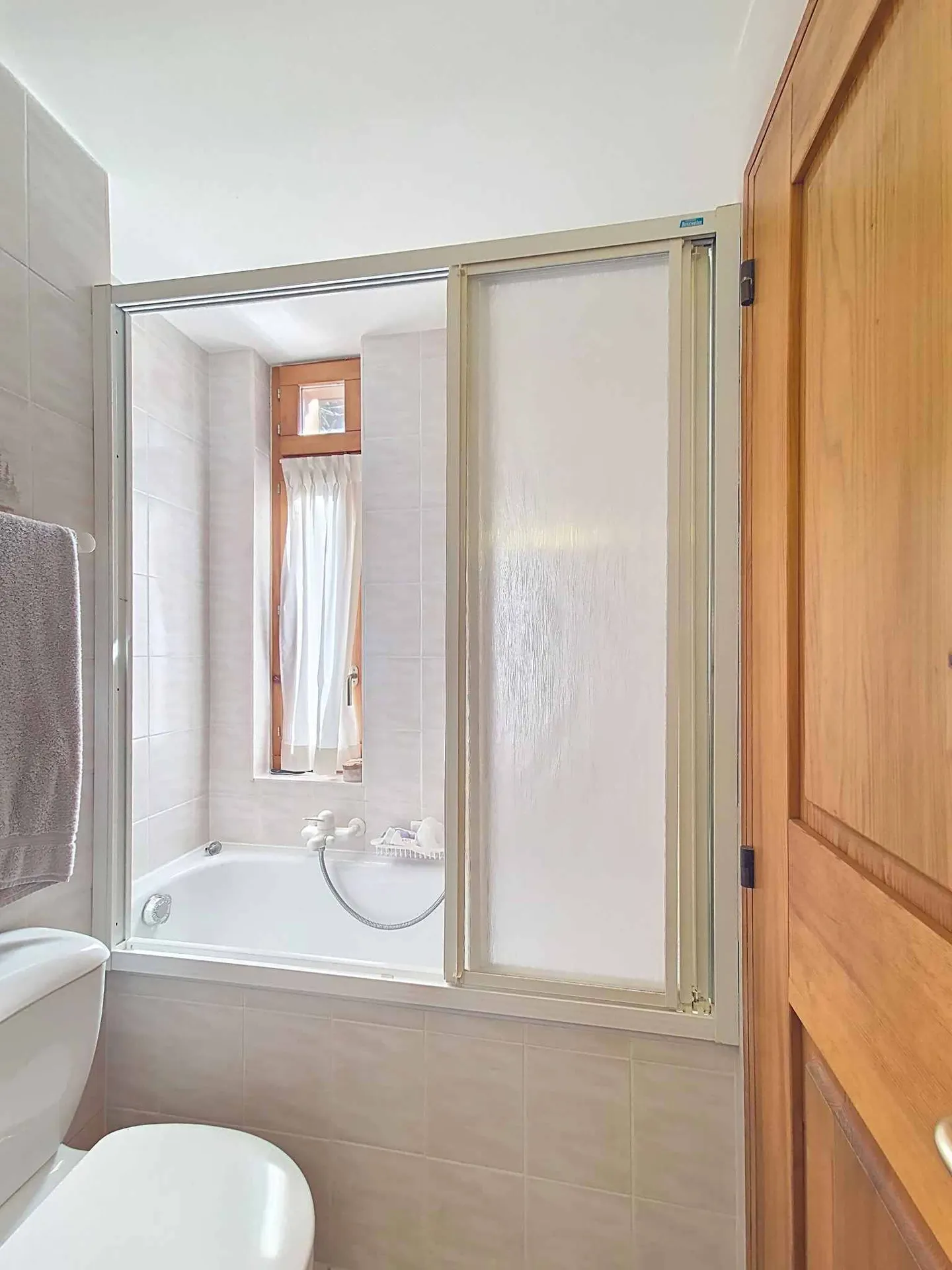 SCHÖNE 3-ZIMMER-WOHNUNG 100 M2 - ZENTRAL UND RUHIG - Foto 10 von 12