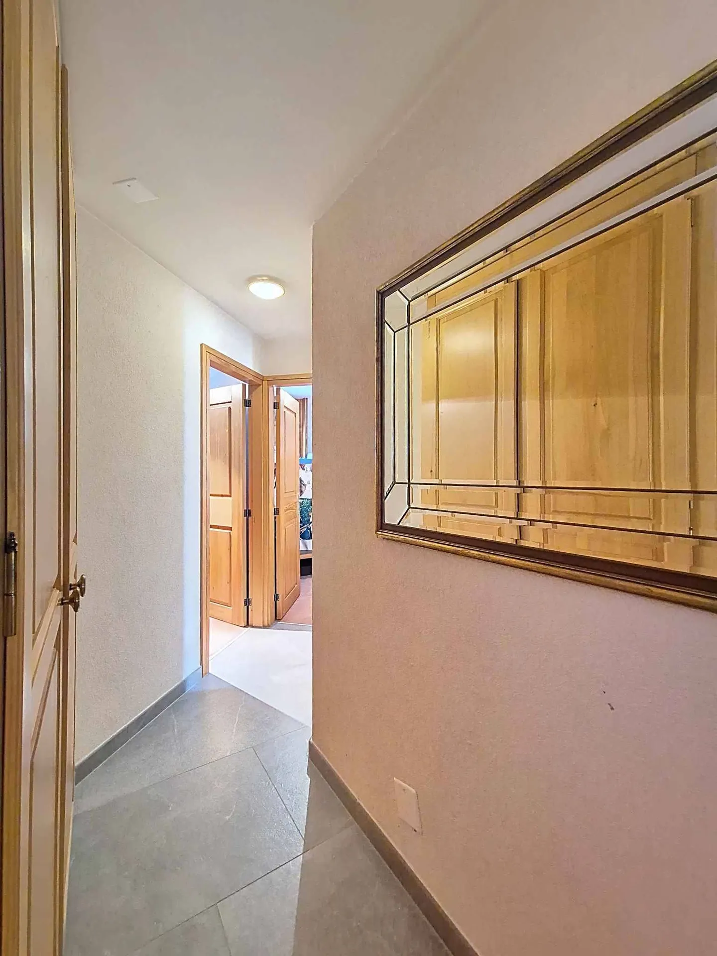 SCHÖNE 3-ZIMMER-WOHNUNG 100 M2 - ZENTRAL UND RUHIG - Foto 11 von 12