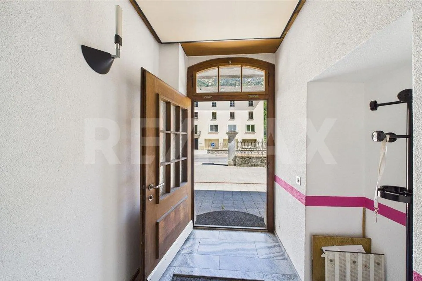 Multi-family house / income property in an elegant historic villa - Photo 2 of 13