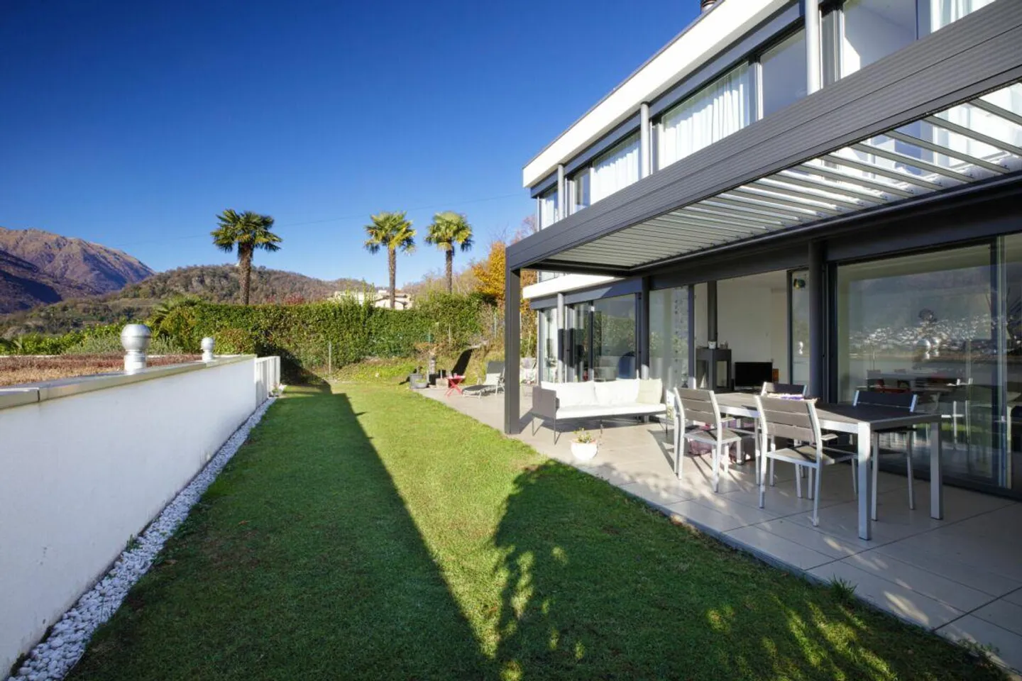 CADEMPINO - Elegante Wohnung mit herrlichem Garten - Foto 3 von 17