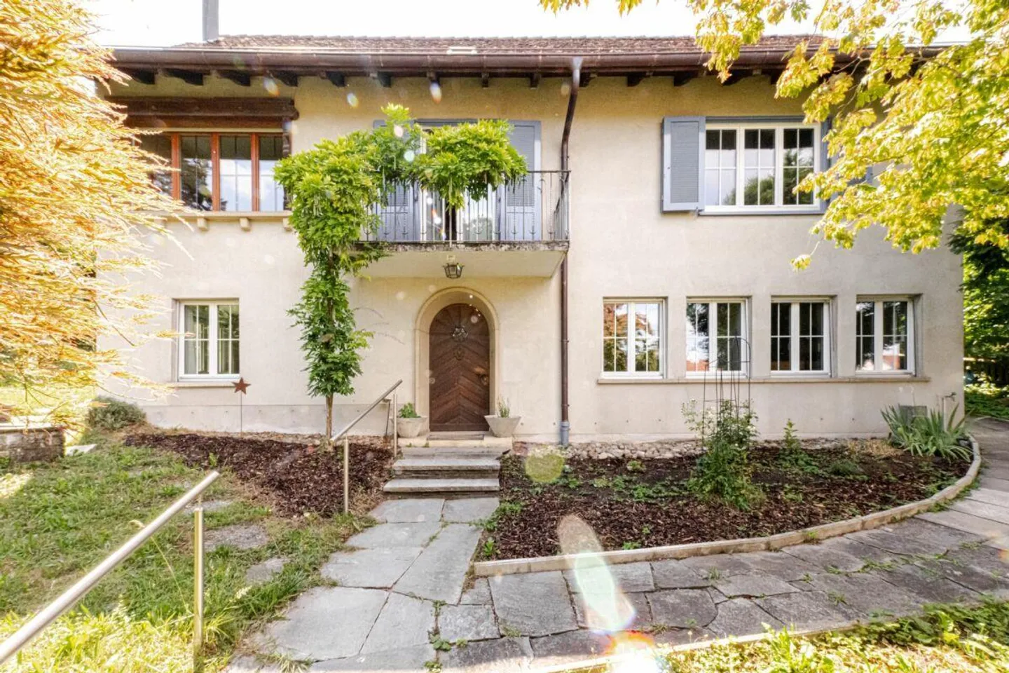 Historisches Einfamilienhaus trifft moderne Möglichkeiten - Photo 2 of 10