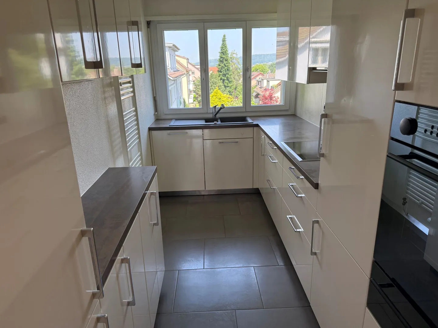 Appartement lumineux et confortable avec cheminée et cuisine moderne - Photo 1 sur 16