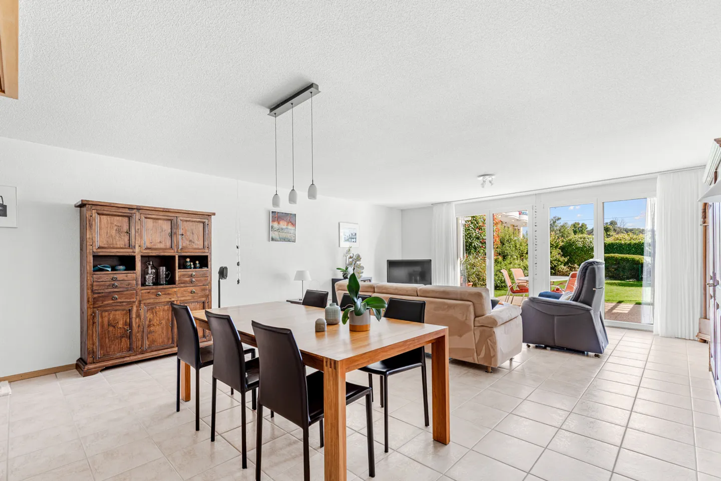 Amenities nearby! Ideal for a family! Spacious areas! - Photo 5 of 13