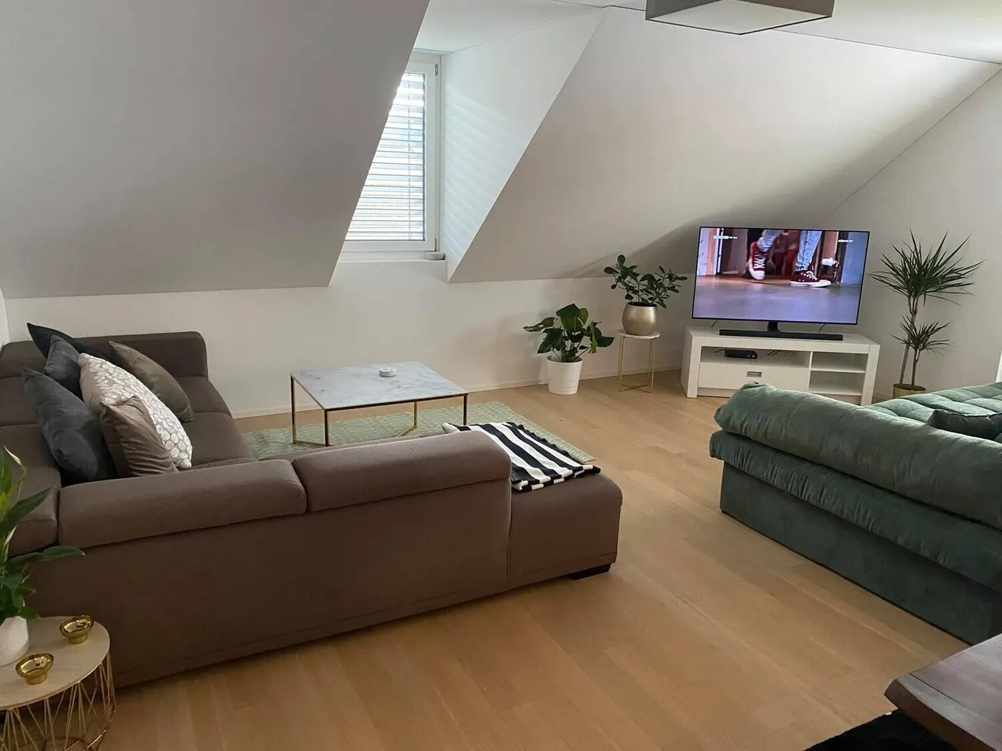 3½ ROOM APARTMENT IN EMBRACH (ZH), FURNISHED, TEMPORARY - Photo 1 of 8