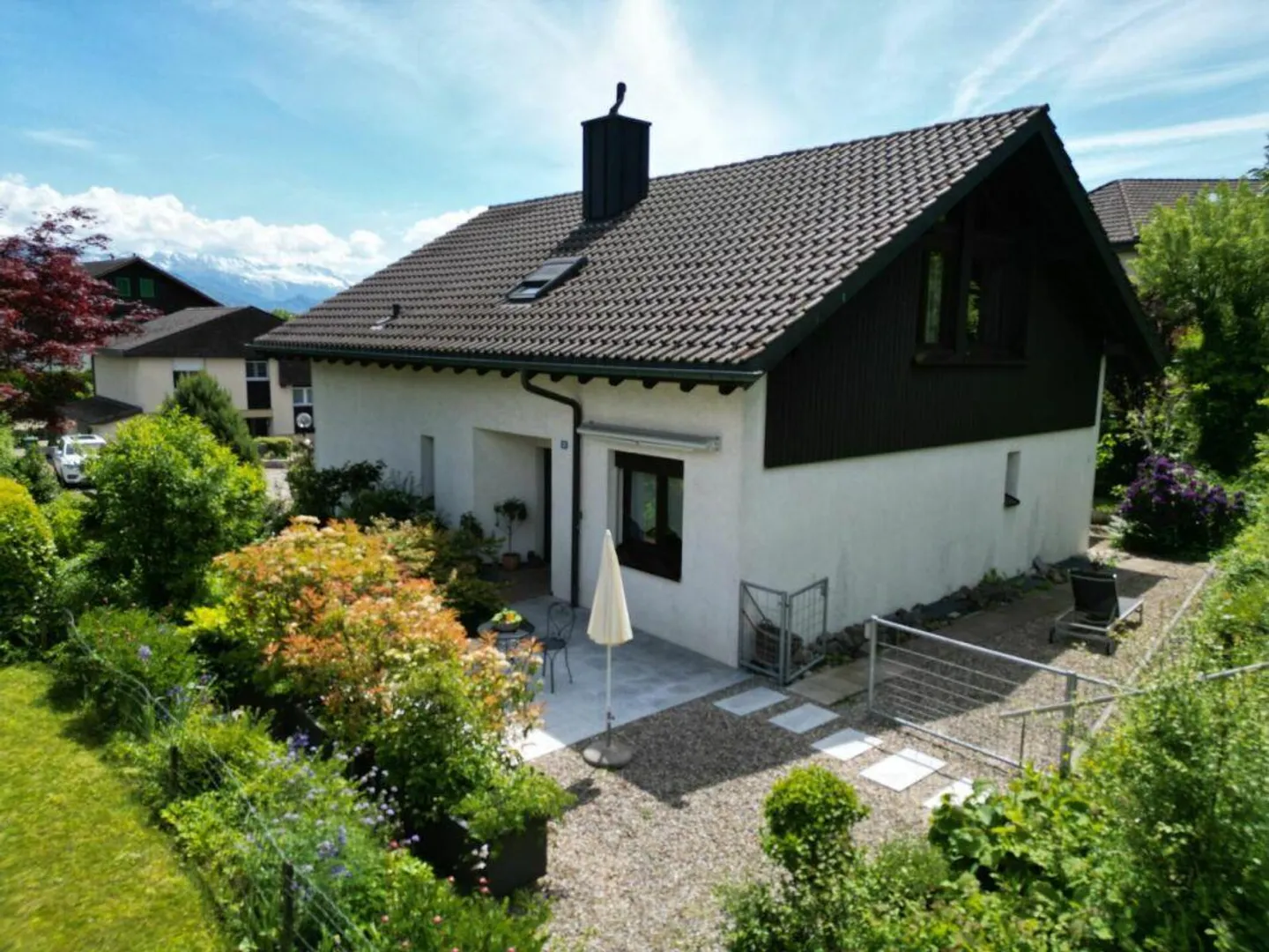 Maison individuelle attrayante avec un environnement bien entretenu - Photo 3 sur 14