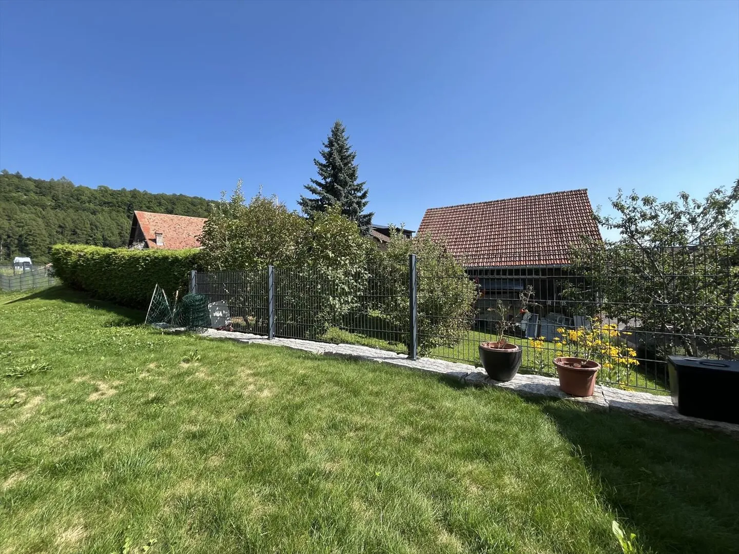 AVEC UN JARDIN PRIVÉ, À LA FIN D'UNE IMPASSE - Photo 1 sur 13
