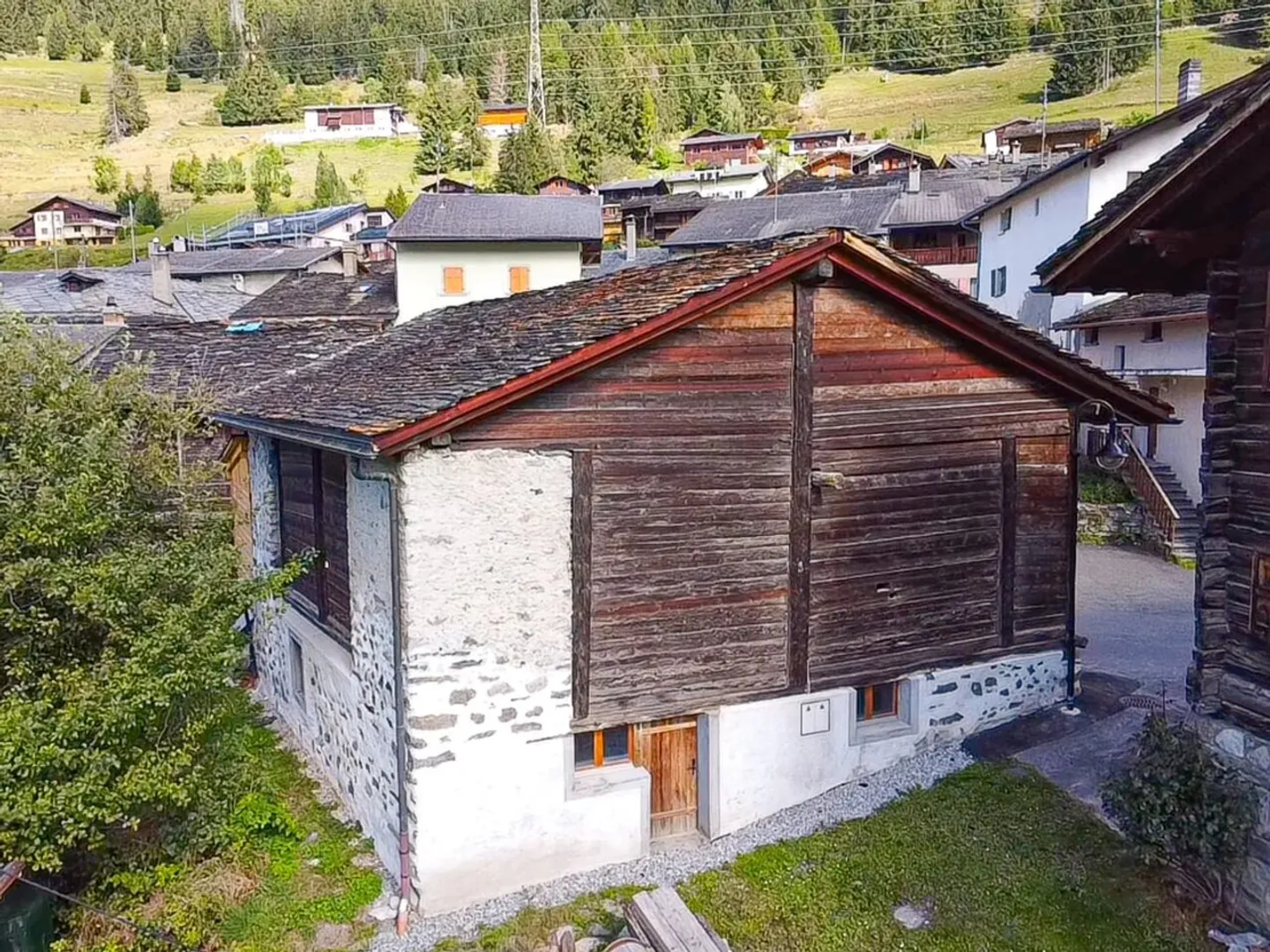 Nel cuore del villaggio, bel potenziale per questo fienile da ristrutturare - Foto 5 di 11