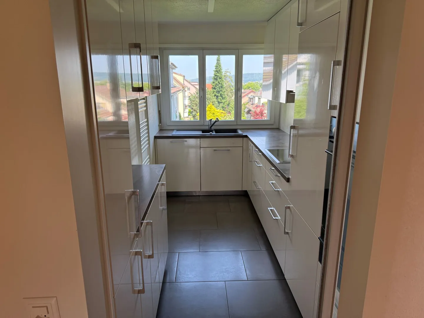 Appartement lumineux et confortable avec cheminée et cuisine moderne - Photo 2 sur 16