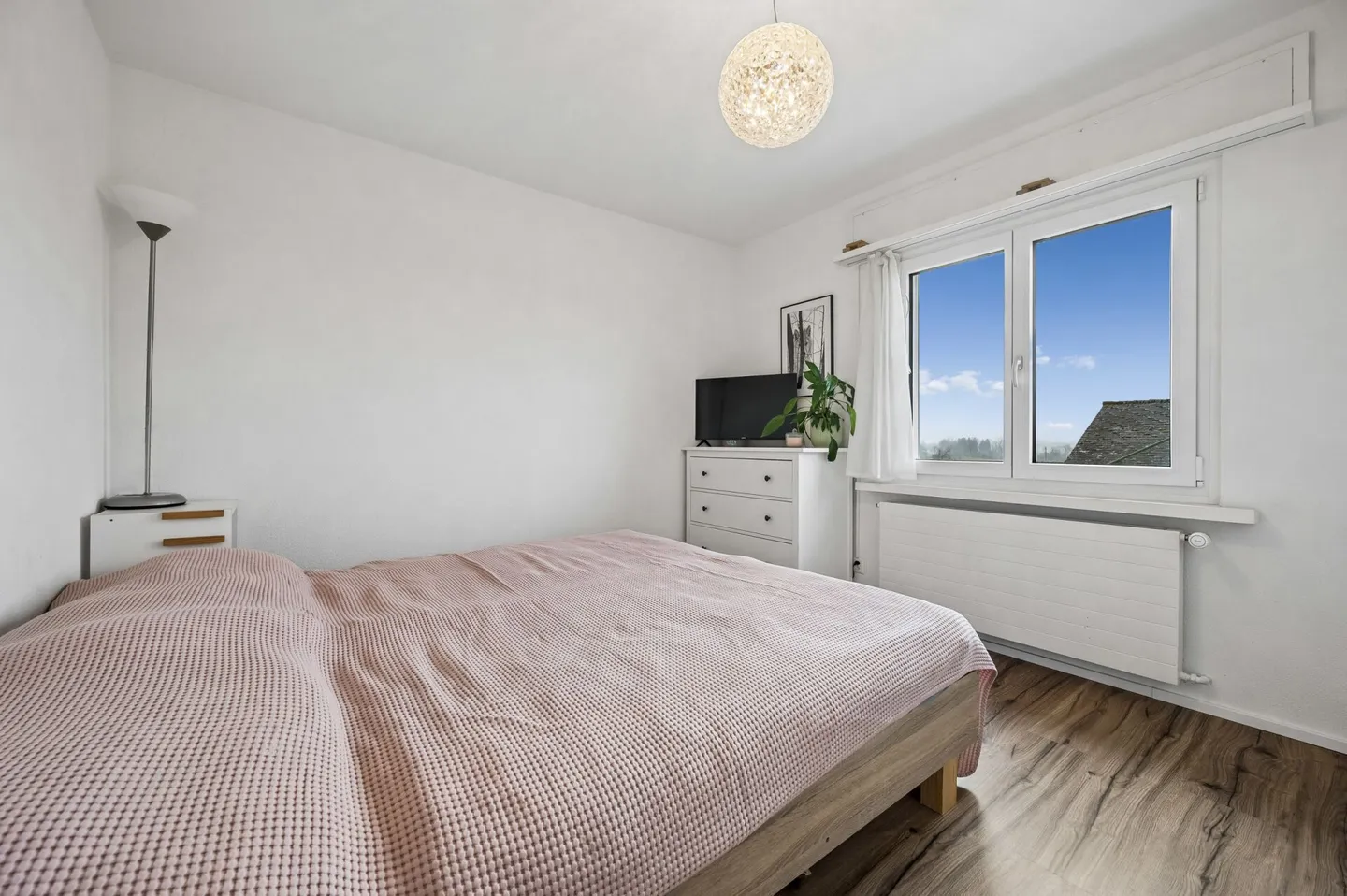 Maison individuelle de 5,5 pièces entièrement rénovée dans un emplacement calme et attrayant à Meinisberg BE - Photo 7 sur 14