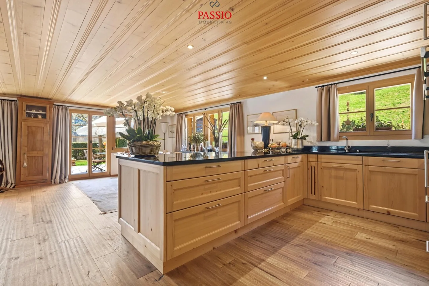 Chalet exclusif de 8,5 pièces avec potentiel locatif et jardin de rêve - Photo 4 sur 38