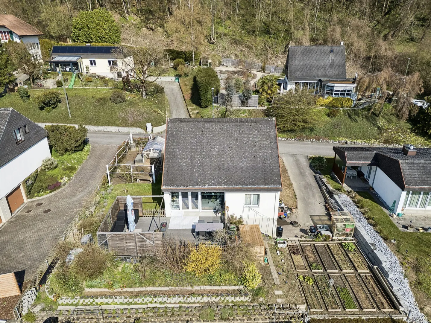 Maison individuelle de 5,5 pièces entièrement rénovée dans un emplacement calme et attrayant à Meinisberg BE - Photo 12 sur 14
