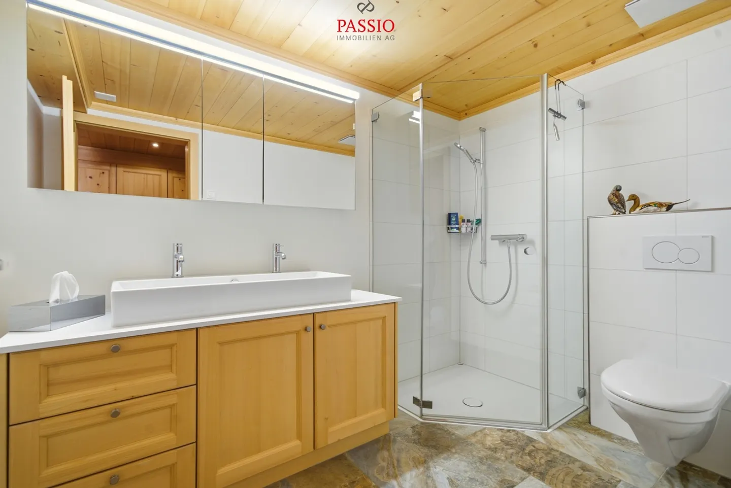 Chalet exclusif de 8,5 pièces avec potentiel locatif et jardin de rêve - Photo 17 sur 38