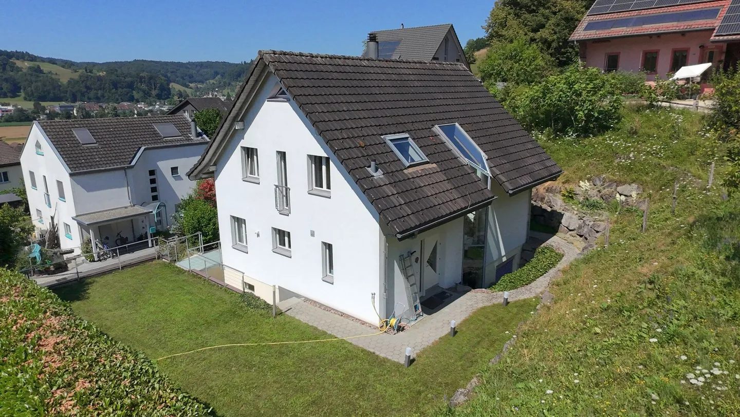 Casa unifamiliare adatta alle famiglie con 5,5 stanze e grande giardino a Gränichen - Foto 2 di 17