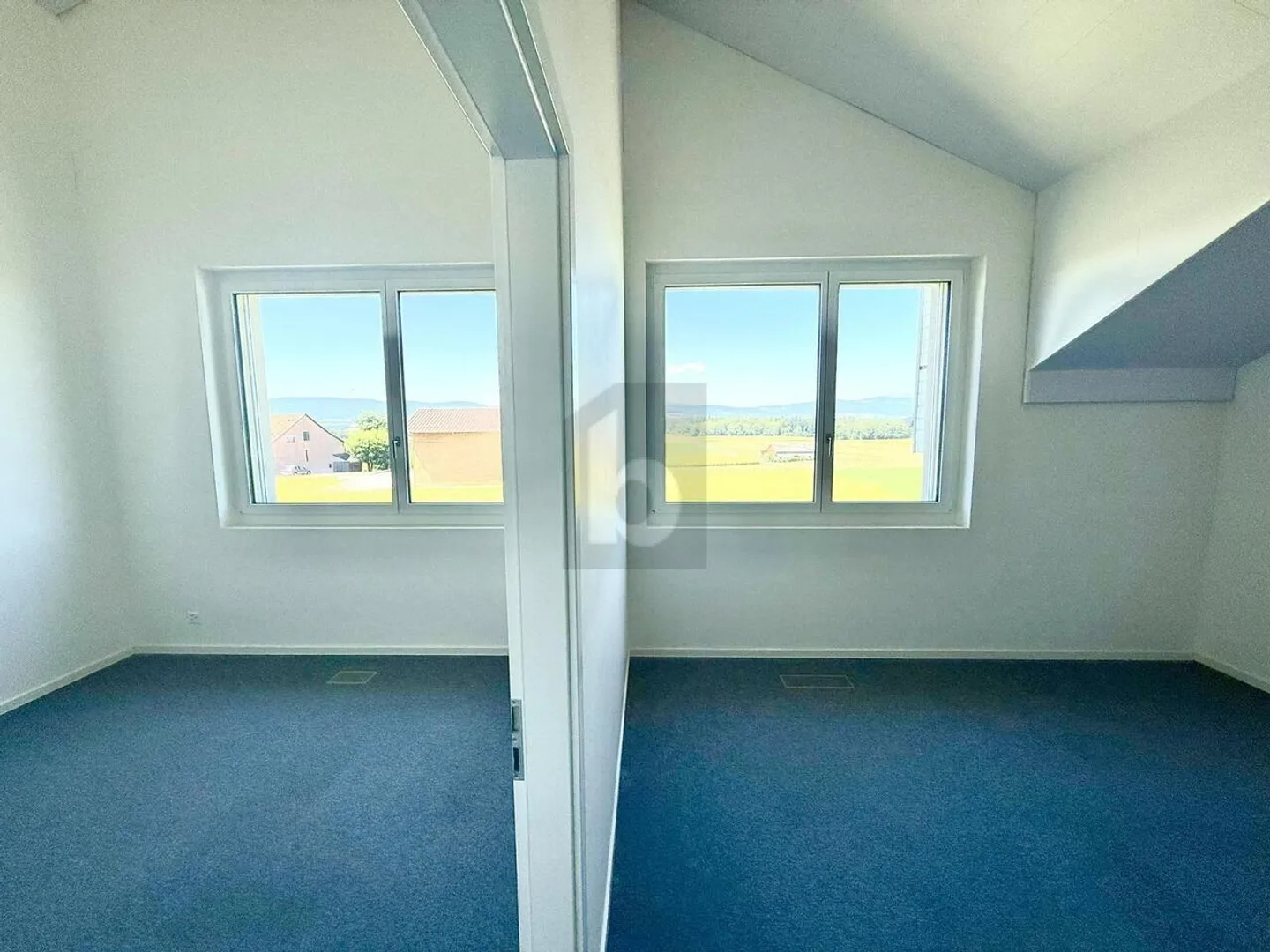 Office space for rent - Photo 1 of 6