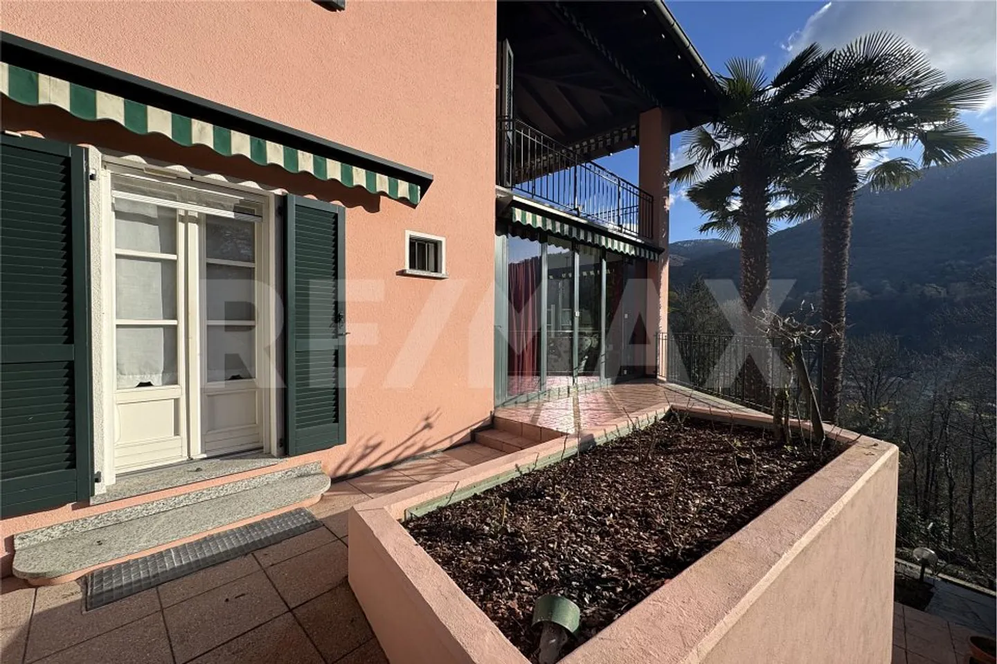 Villa Elegante con Piscina, Foresta Privata e Vista Verde - Foto 1 di 13