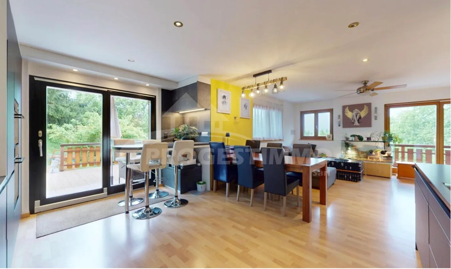 EXCEPTIONAL 6.5-ROOM HOUSE IN A RESIDENTIAL AREA - Photo 5 of 11