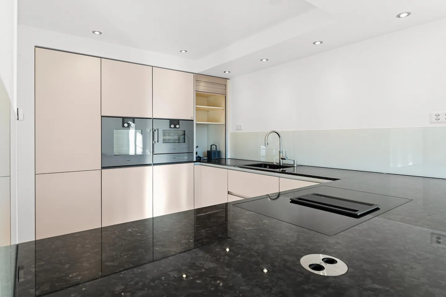 Space, Light and View – Maisonette with Alpine View - Photo 2 of 6