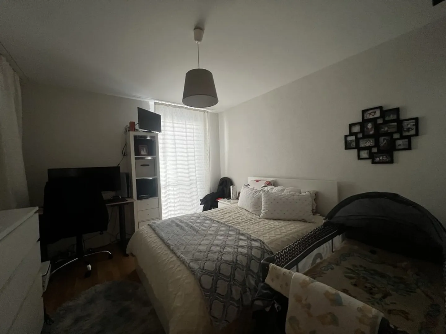 Charming Apartment with Balcony - Photo 5 of 9