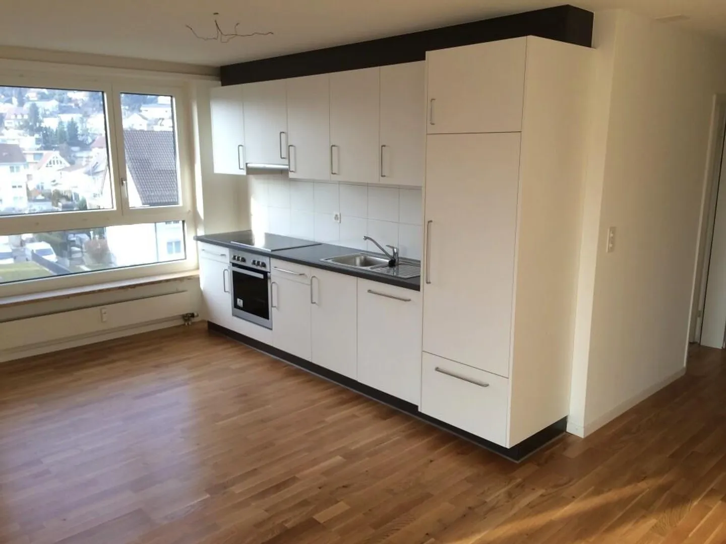 Appartement lumineux de 5,5 pièces au centre de Reinach - Photo 2 sur 9