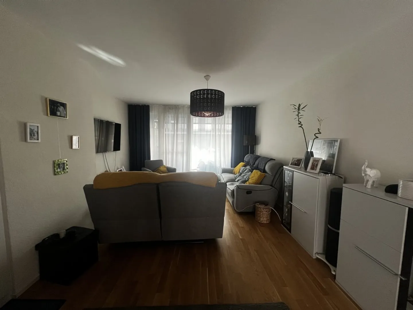 Charming Apartment with Balcony - Photo 3 of 9