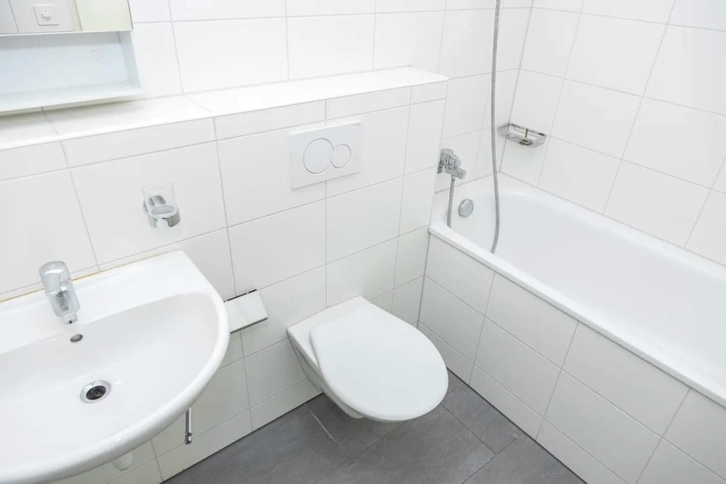 Appartement lumineux de 5,5 pièces au centre de Reinach - Photo 7 sur 9