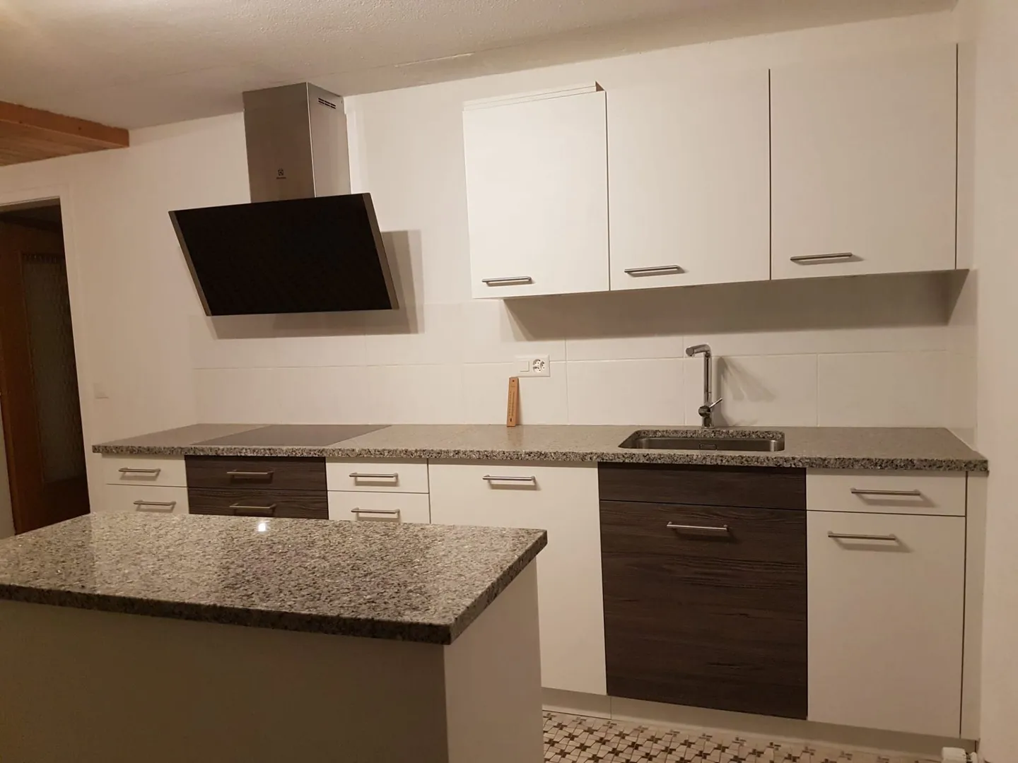 Edificio storico al confine della foresta - Foto 2 di 9